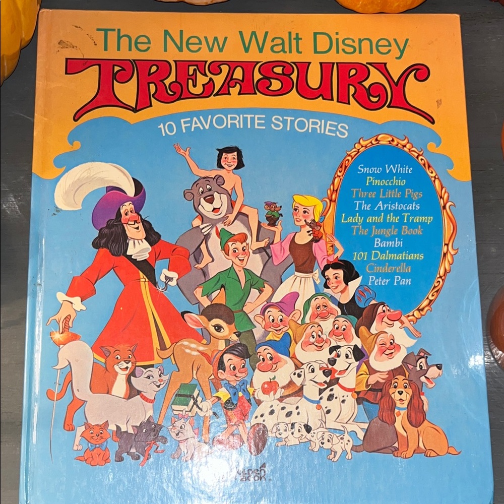 Disney "The New Walt Disney Treasury: 10 Favorite Stories." Vintage Book 1971